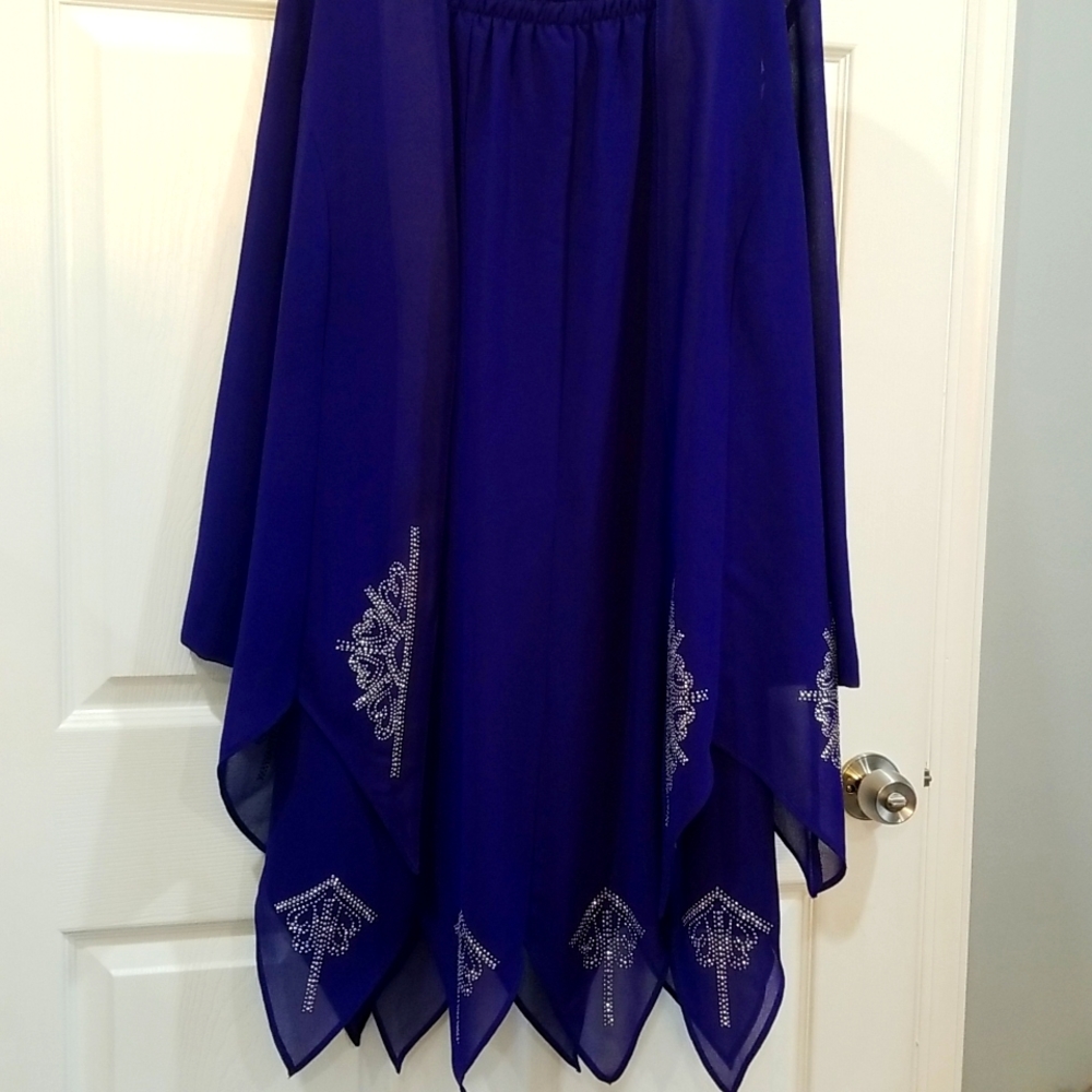 Hosanna Design, two piece skirt set. The Jacket is a large, skirt is a medium. - Picture 7 of 7